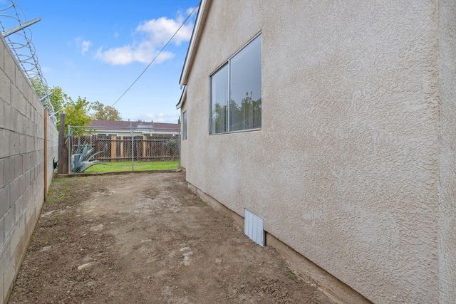 125 N Hicks Street B, Visalia, CA 93291