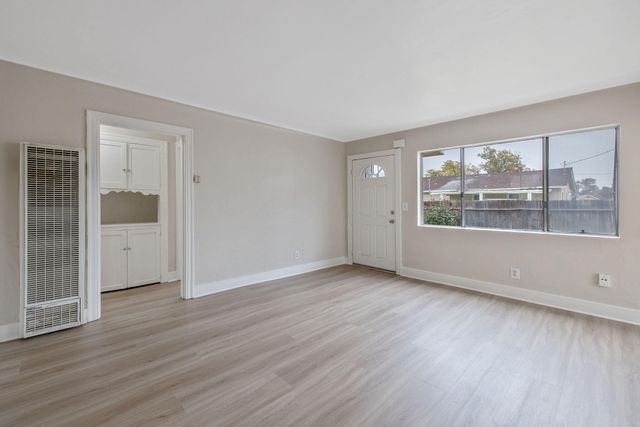 125 N Hicks Street B, Visalia, CA 93291