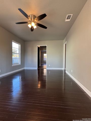 219 E Vestal Pl, San Antonio, TX 78221