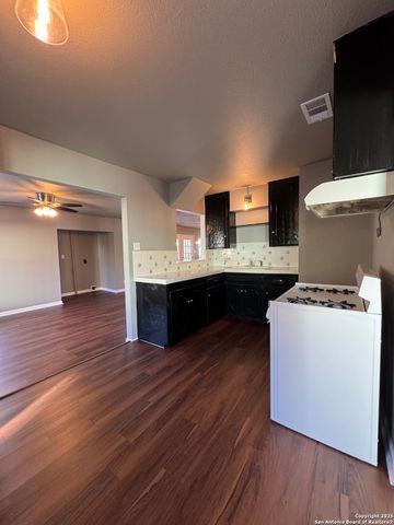219 E Vestal Pl, San Antonio, TX 78221