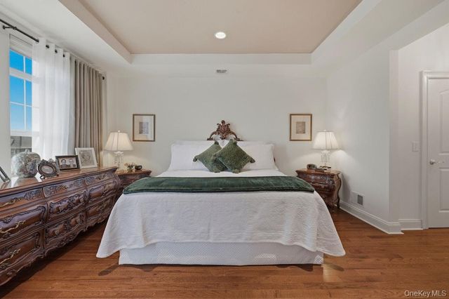 923 Roosevelt Way, Westbury, NY 11590