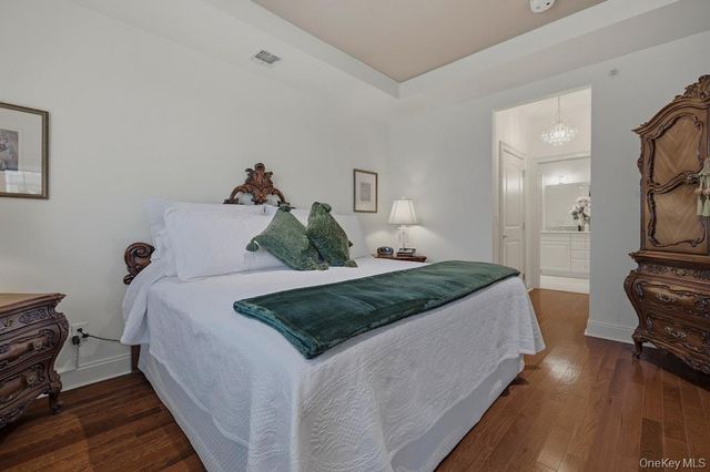 923 Roosevelt Way, Westbury, NY 11590
