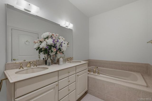 923 Roosevelt Way, Westbury, NY 11590
