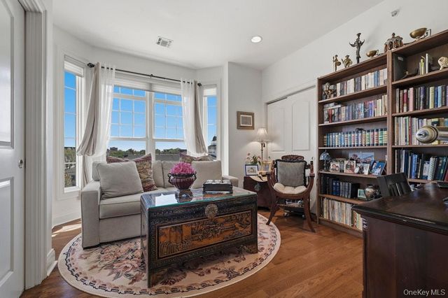 923 Roosevelt Way, Westbury, NY 11590