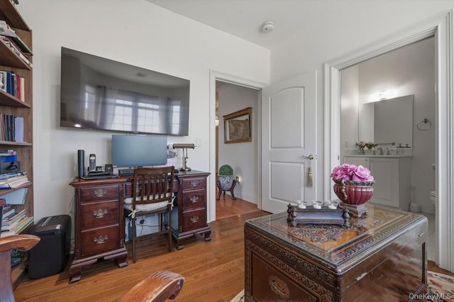 923 Roosevelt Way, Westbury, NY 11590
