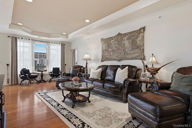923 Roosevelt Way, Westbury, NY 11590