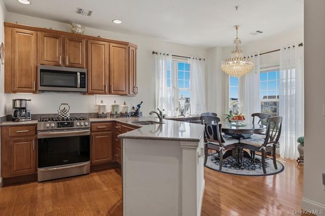 923 Roosevelt Way, Westbury, NY 11590