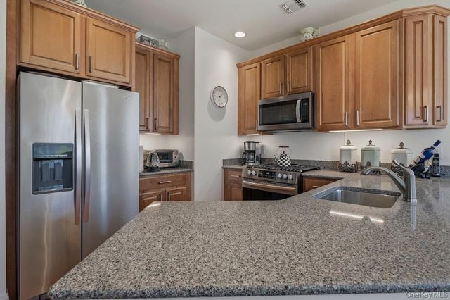 923 Roosevelt Way, Westbury, NY 11590