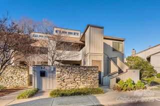 16 Lakemoor Lane, Hendersonville, NC 28739