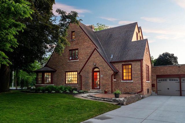3101 N 103rd STREET, Wauwatosa, WI 53222