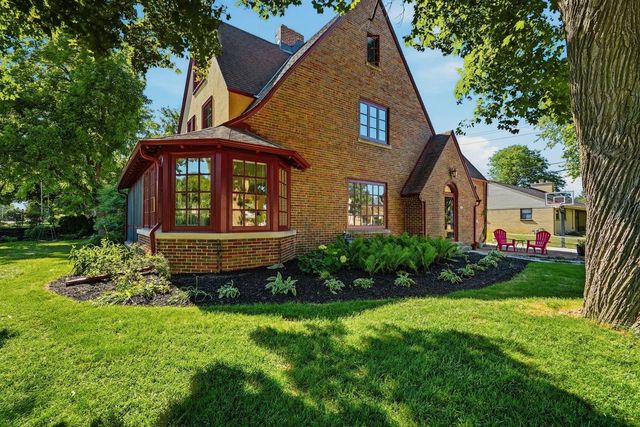 3101 N 103rd STREET, Wauwatosa, WI 53222