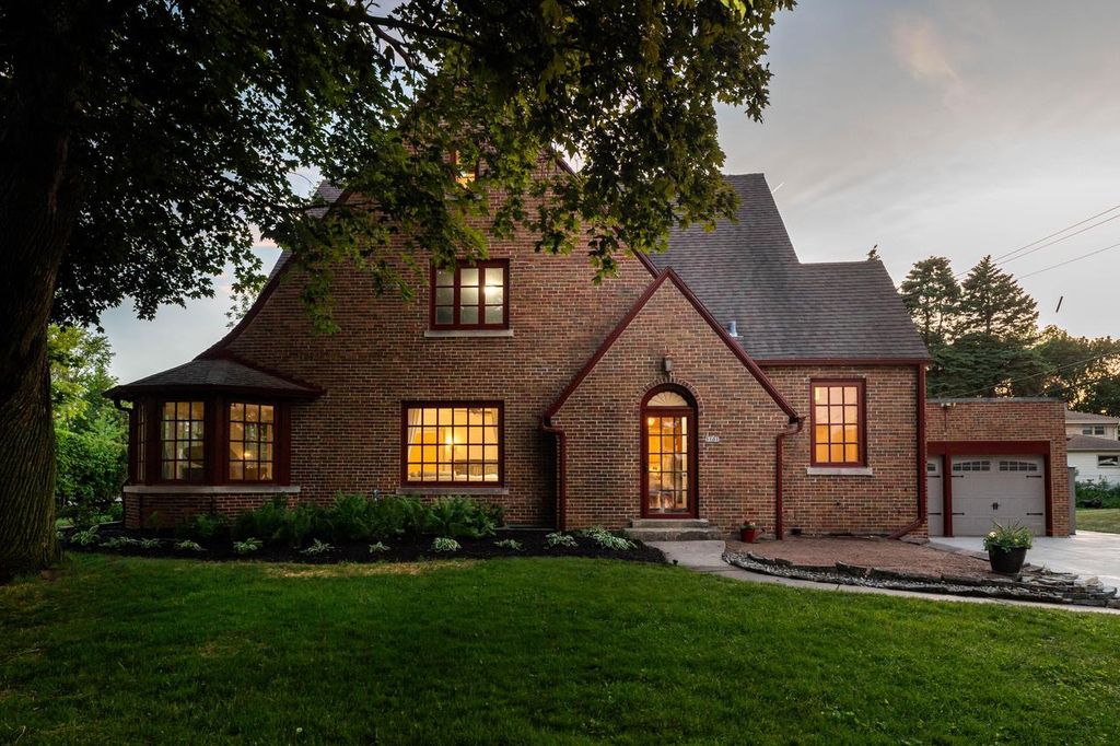 3101 N 103rd STREET, Wauwatosa, WI 53222