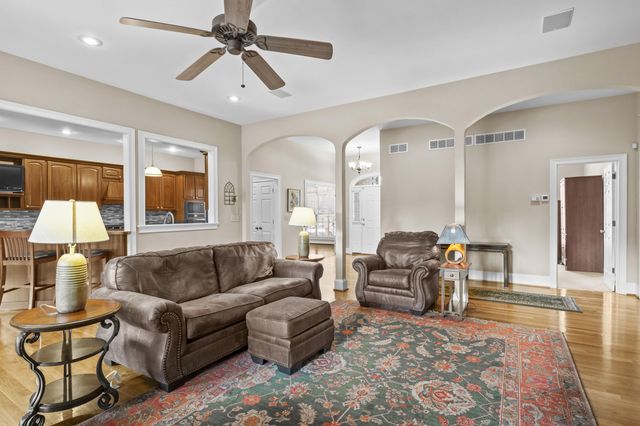 1300 Tupelo Lane, Lexington, KY 40513