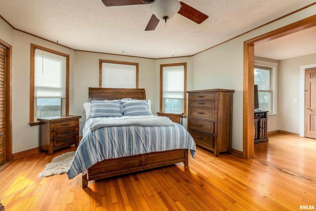 306 S MADISON Street, Marion, IL 62959