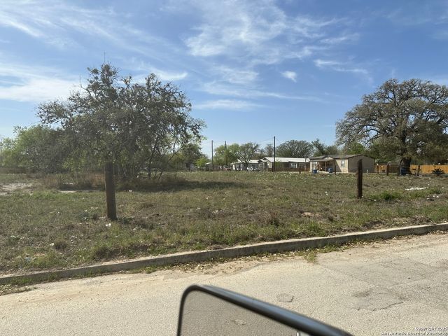 219 DEPOT ST, Pleasanton, TX 78064