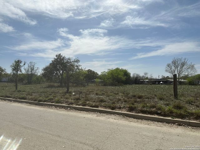 219 DEPOT ST, Pleasanton, TX 78064