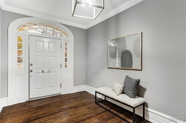 7162 Pershing Avenue, University City, MO 63130