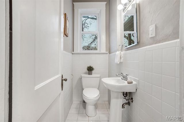 7162 Pershing Avenue, University City, MO 63130