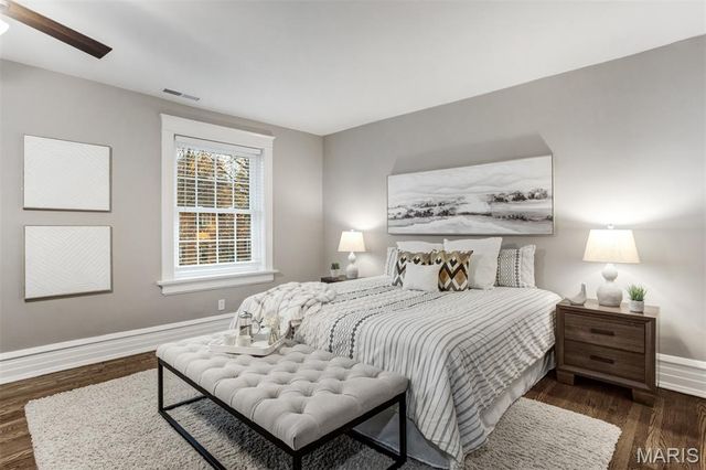 7162 Pershing Avenue, University City, MO 63130