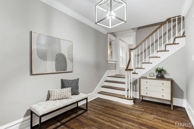 7162 Pershing Avenue, University City, MO 63130