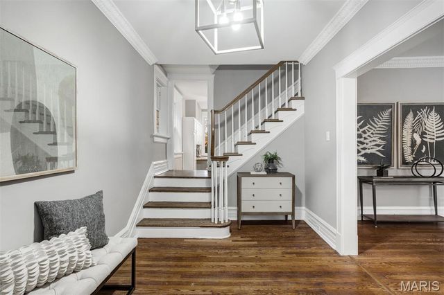 7162 Pershing Avenue, University City, MO 63130