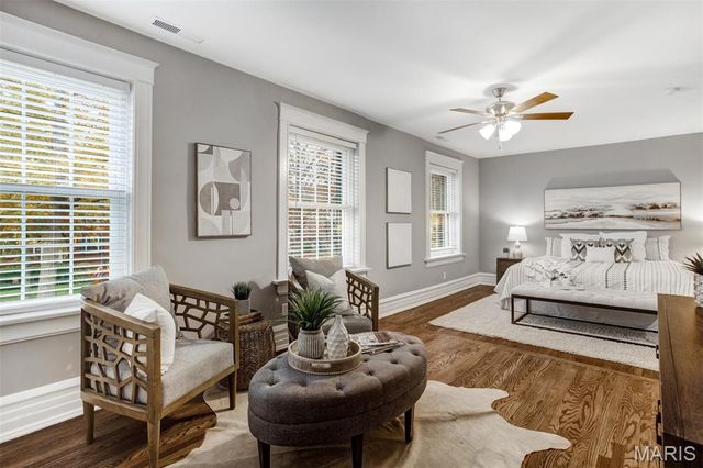 7162 Pershing Avenue, University City, MO 63130