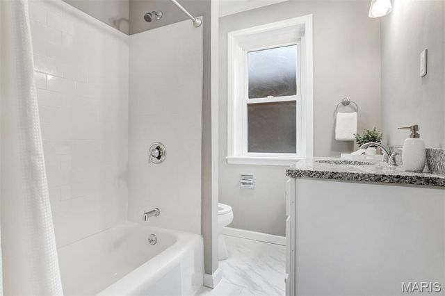 7162 Pershing Avenue, University City, MO 63130