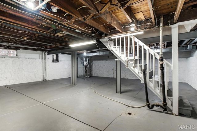 7162 Pershing Avenue, University City, MO 63130