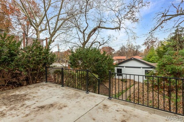 7162 Pershing Avenue, University City, MO 63130