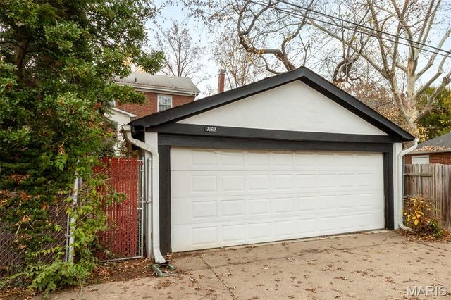 7162 Pershing Avenue, University City, MO 63130