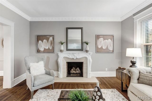 7162 Pershing Avenue, University City, MO 63130