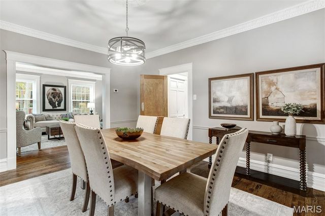 7162 Pershing Avenue, University City, MO 63130