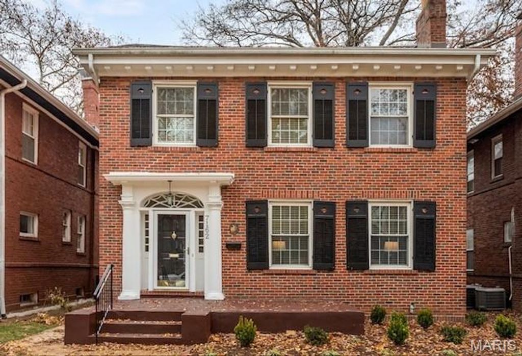 7162 Pershing Avenue, University City, MO 63130