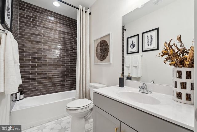 112 ZINNIA LN, Winchester, VA 22603