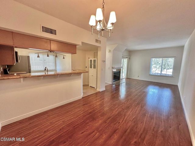 684 Sutton Crest Trail 101, Oak Park, CA 91377