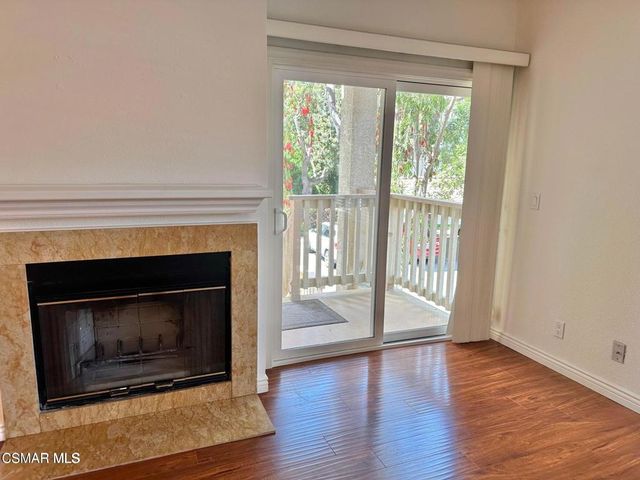 684 Sutton Crest Trail 101, Oak Park, CA 91377