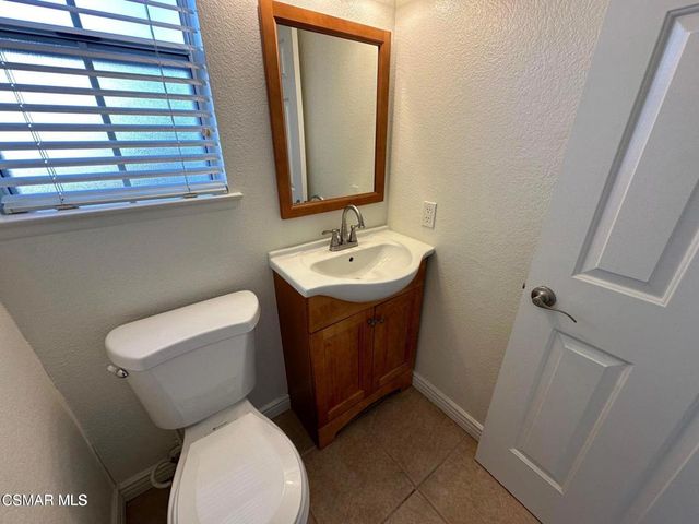 684 Sutton Crest Trail 101, Oak Park, CA 91377