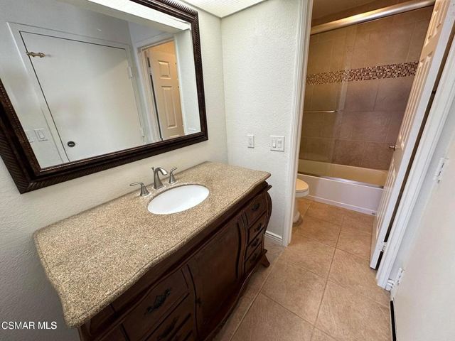 684 Sutton Crest Trail 101, Oak Park, CA 91377