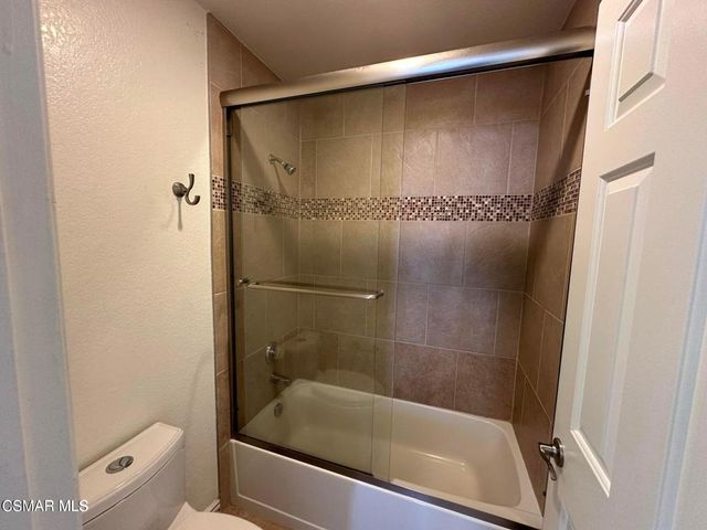 684 Sutton Crest Trail 101, Oak Park, CA 91377