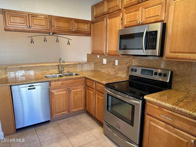 684 Sutton Crest Trail 101, Oak Park, CA 91377