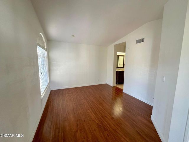 684 Sutton Crest Trail 101, Oak Park, CA 91377