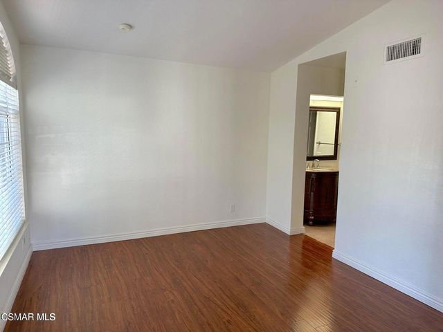 684 Sutton Crest Trail 101, Oak Park, CA 91377