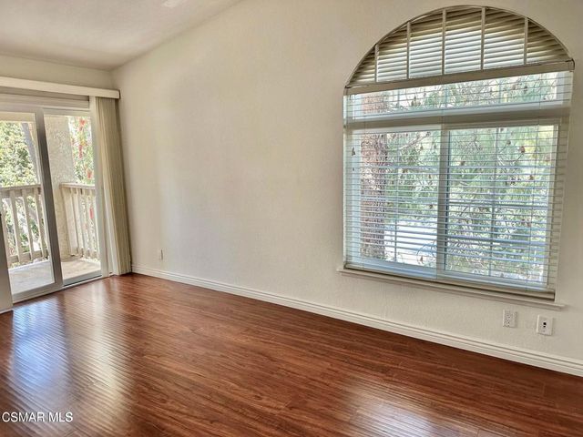 684 Sutton Crest Trail 101, Oak Park, CA 91377