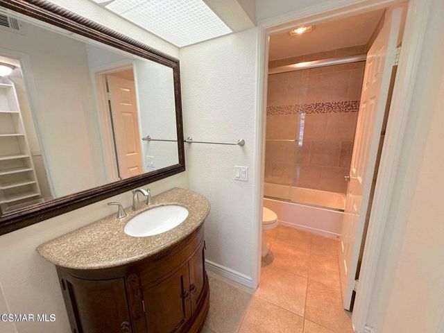 684 Sutton Crest Trail 101, Oak Park, CA 91377