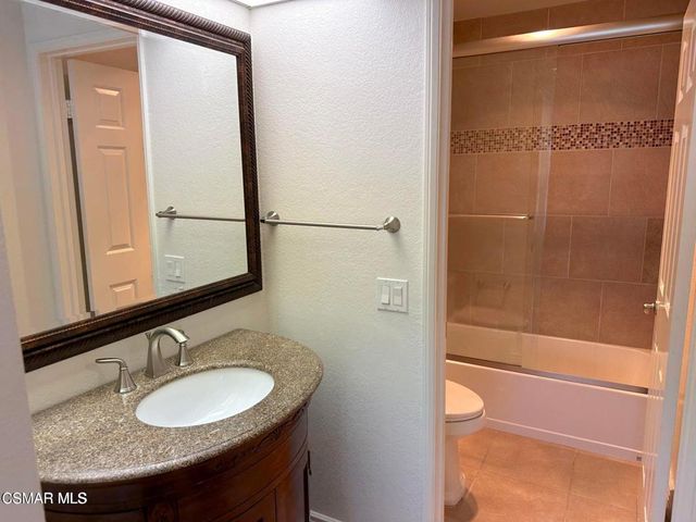 684 Sutton Crest Trail 101, Oak Park, CA 91377