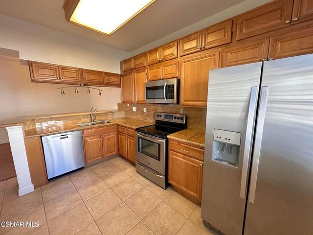 684 Sutton Crest Trail 101, Oak Park, CA 91377