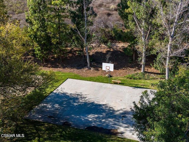 684 Sutton Crest Trail 101, Oak Park, CA 91377