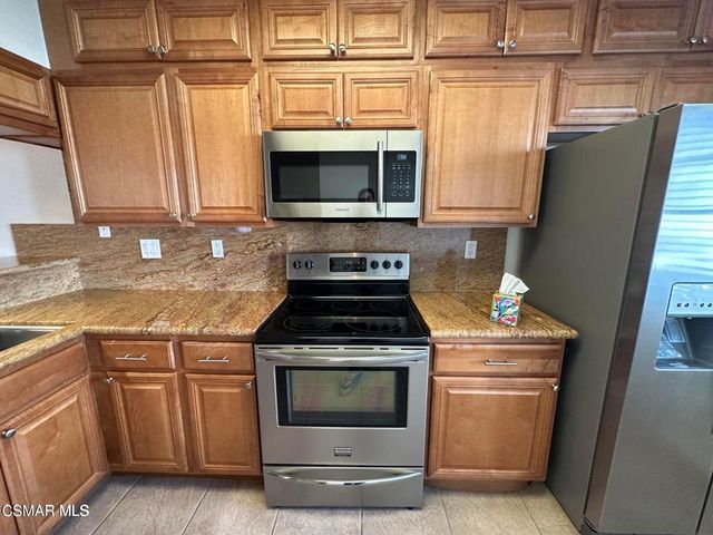 684 Sutton Crest Trail 101, Oak Park, CA 91377