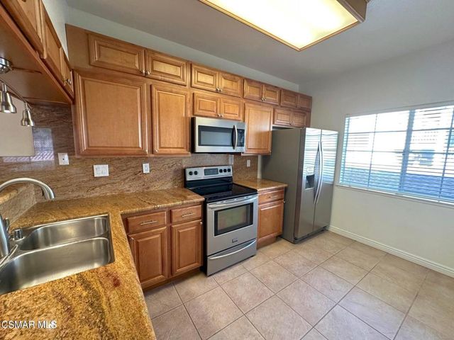 684 Sutton Crest Trail 101, Oak Park, CA 91377