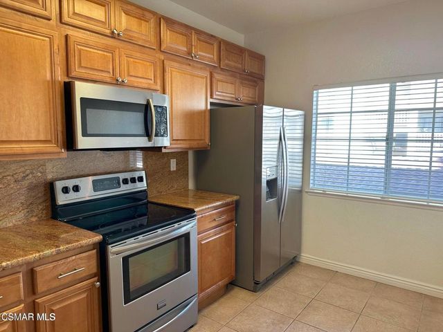 684 Sutton Crest Trail 101, Oak Park, CA 91377